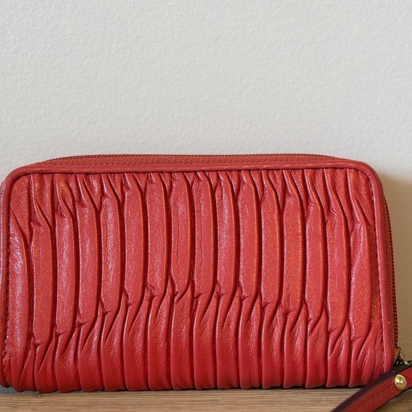 Coach Madison Gathered Leather Zip Around Wristlet - Picture 2 of 7